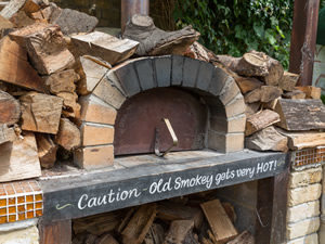 Wood fired pizza oven at the sun carshalton